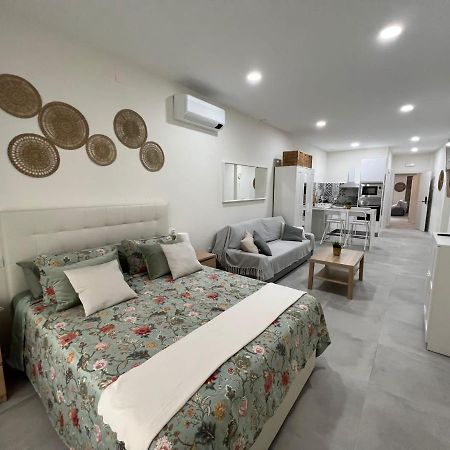 Centro Estudio Trinidad Malaga 3 Exteriör bild