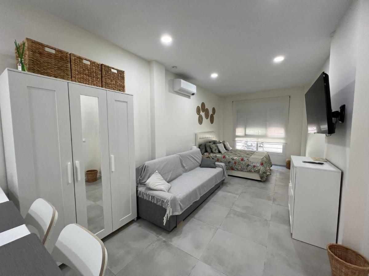 Centro Estudio Trinidad Malaga 3 Exteriör bild
