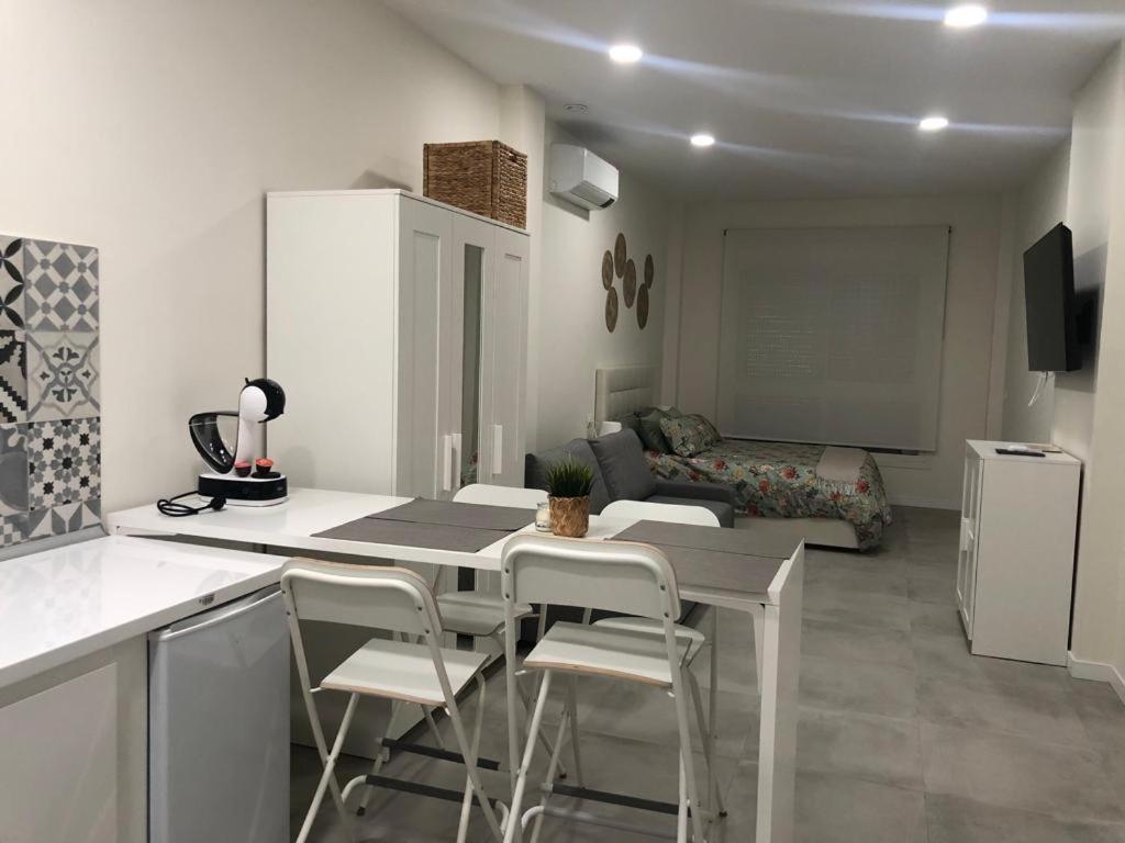 Centro Estudio Trinidad Malaga 3 Exteriör bild