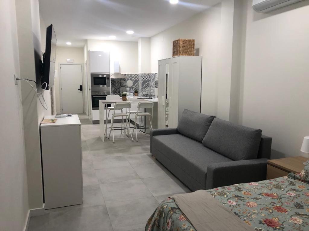 Centro Estudio Trinidad Malaga 3 Exteriör bild